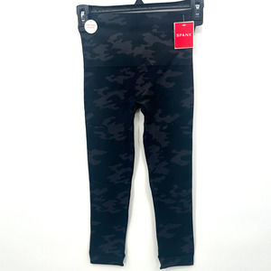 SPANX Women's Cropped Printed Seamless Leggings in Black Combo